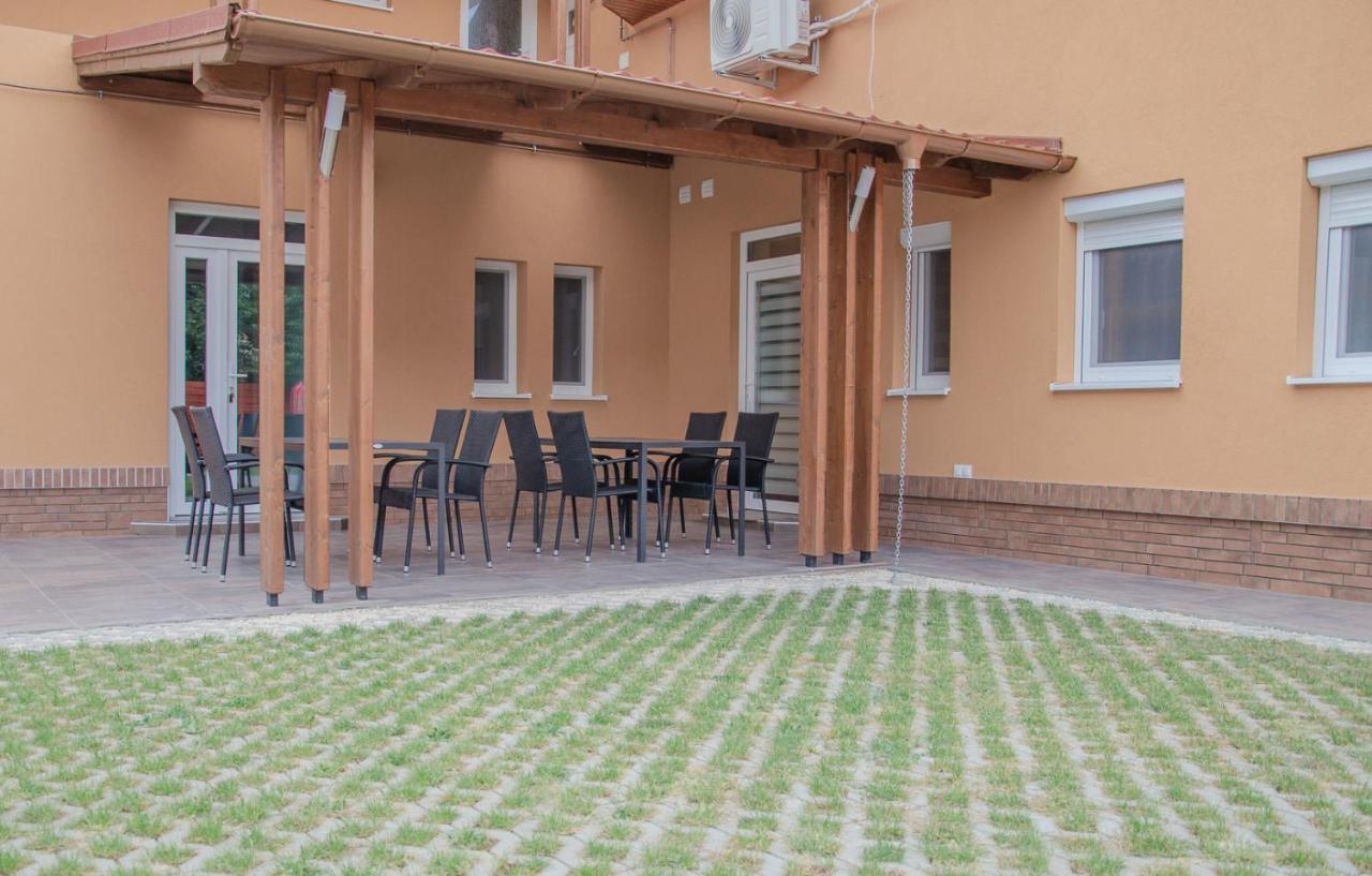 Oros House Apartmanhaz Orosháza Εξωτερικό φωτογραφία