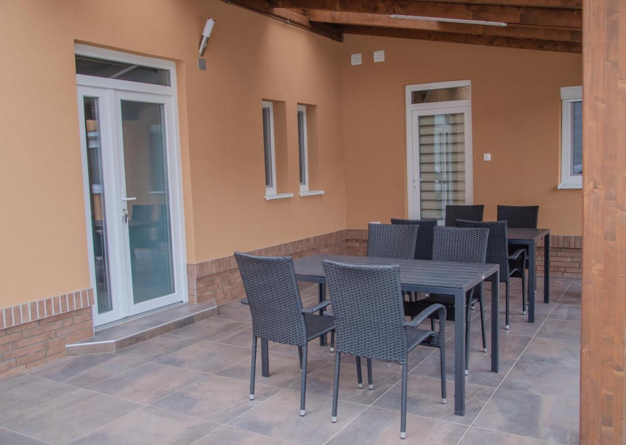 Oros House Apartmanhaz Orosháza Εξωτερικό φωτογραφία