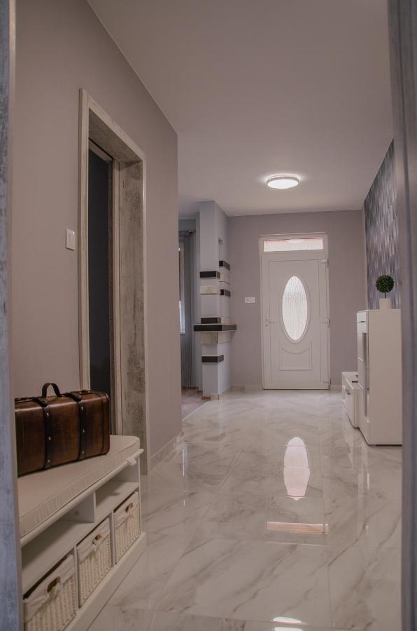 Oros House Apartmanhaz Orosháza Εξωτερικό φωτογραφία