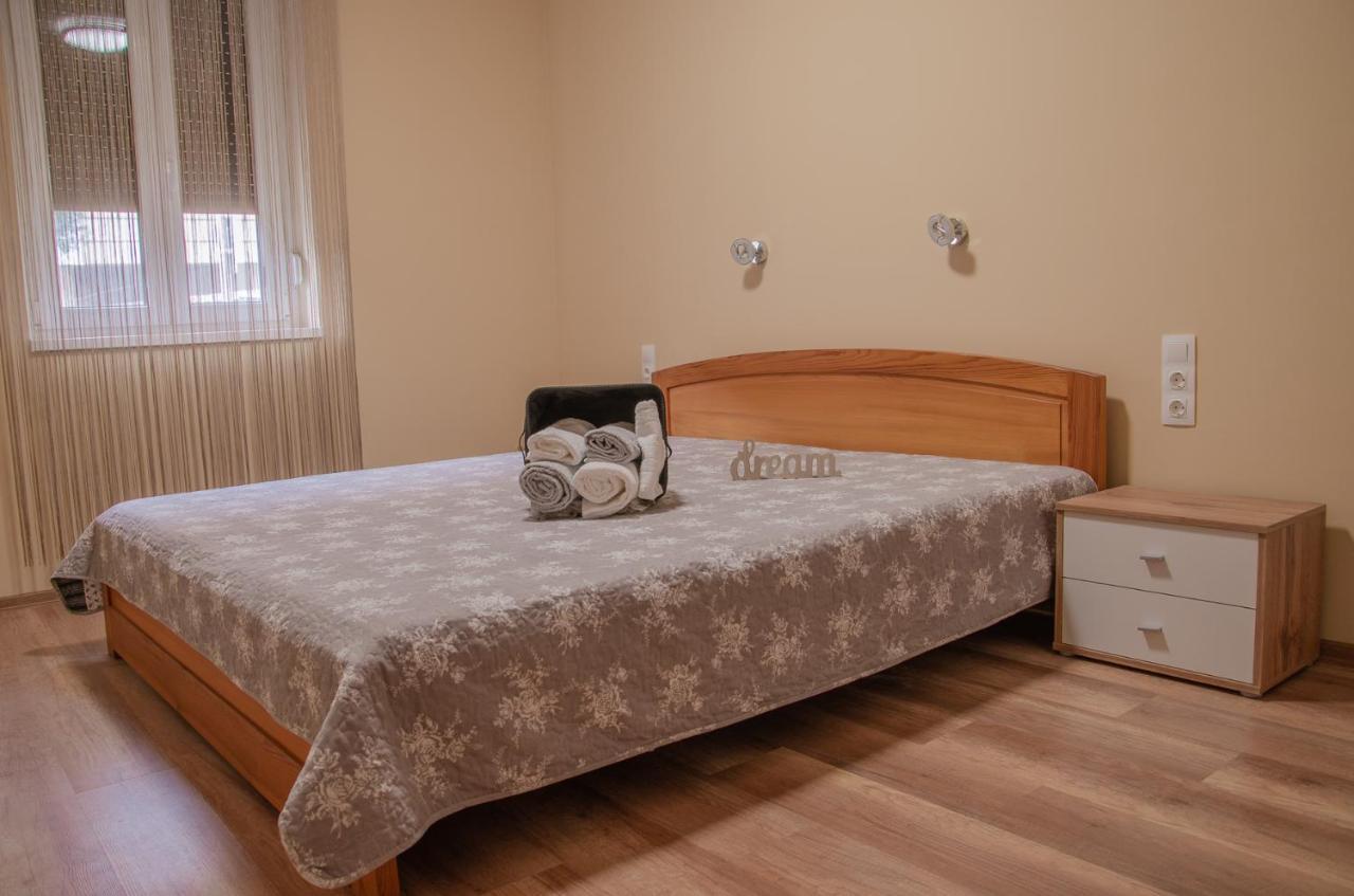 Oros House Apartmanhaz Orosháza Εξωτερικό φωτογραφία
