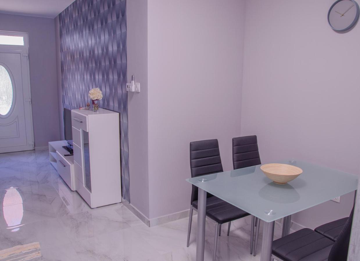 Oros House Apartmanhaz Orosháza Εξωτερικό φωτογραφία