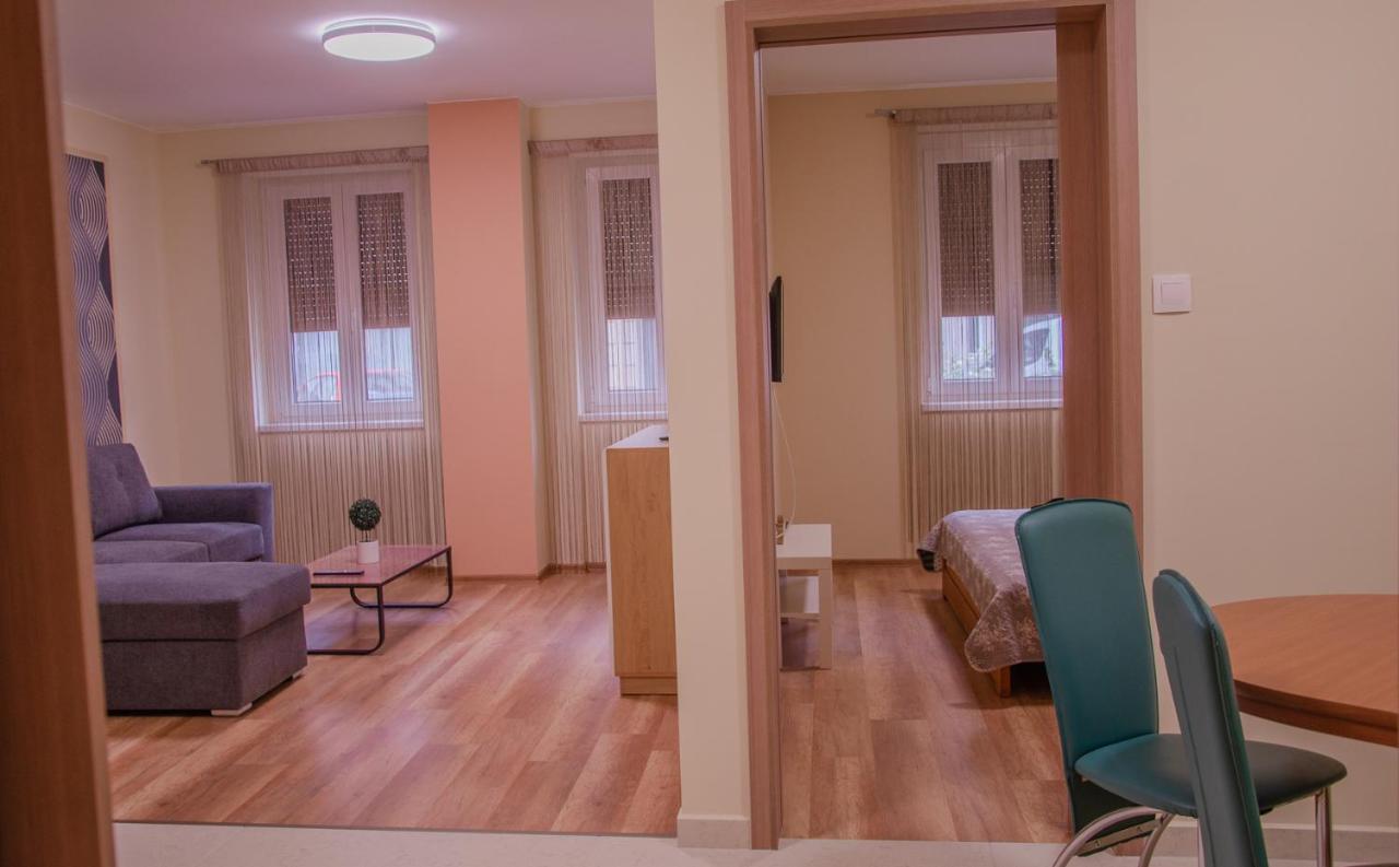 Oros House Apartmanhaz Orosháza Εξωτερικό φωτογραφία