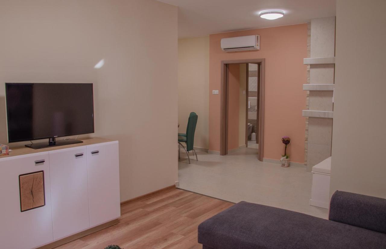Oros House Apartmanhaz Orosháza Εξωτερικό φωτογραφία