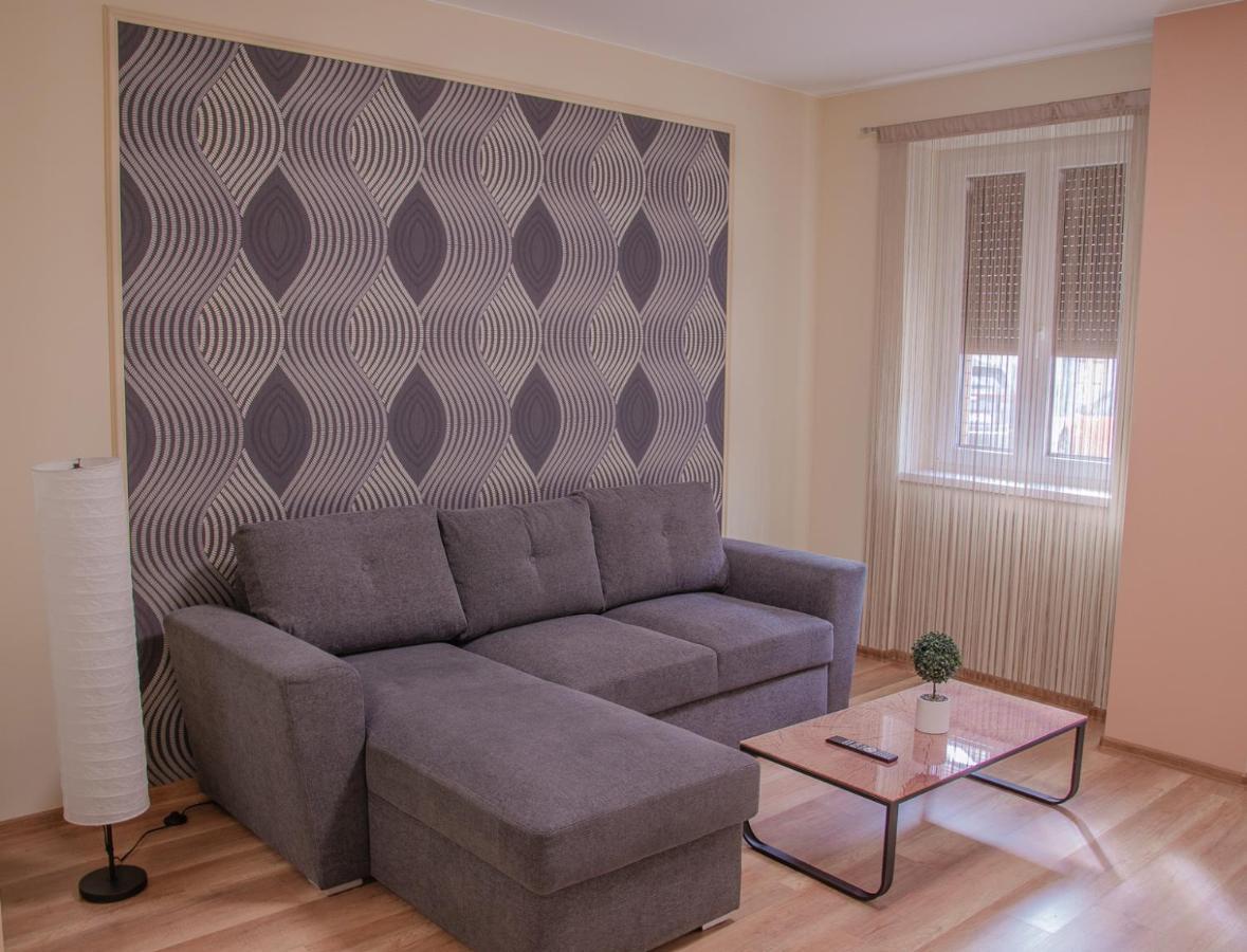 Oros House Apartmanhaz Orosháza Εξωτερικό φωτογραφία